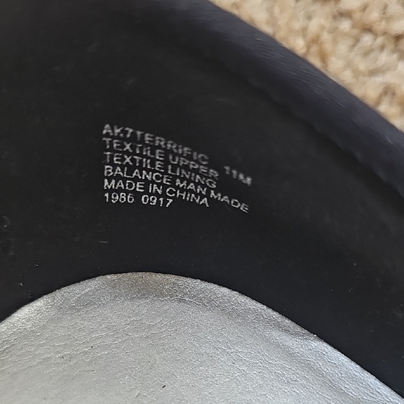 Anne Klein Black Heels with Glossy Toe - Picture 7 of 7